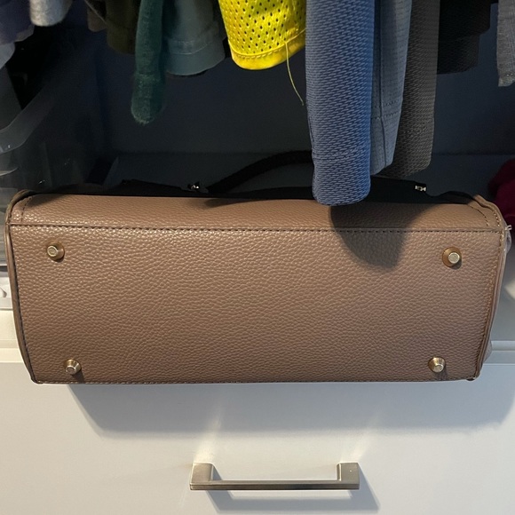 Like new purse - Picture 2 of 4